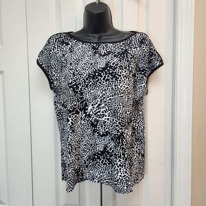 Evan Picone Black and White Graphic Cap Sleeve Top Size Large Tee Button Detail